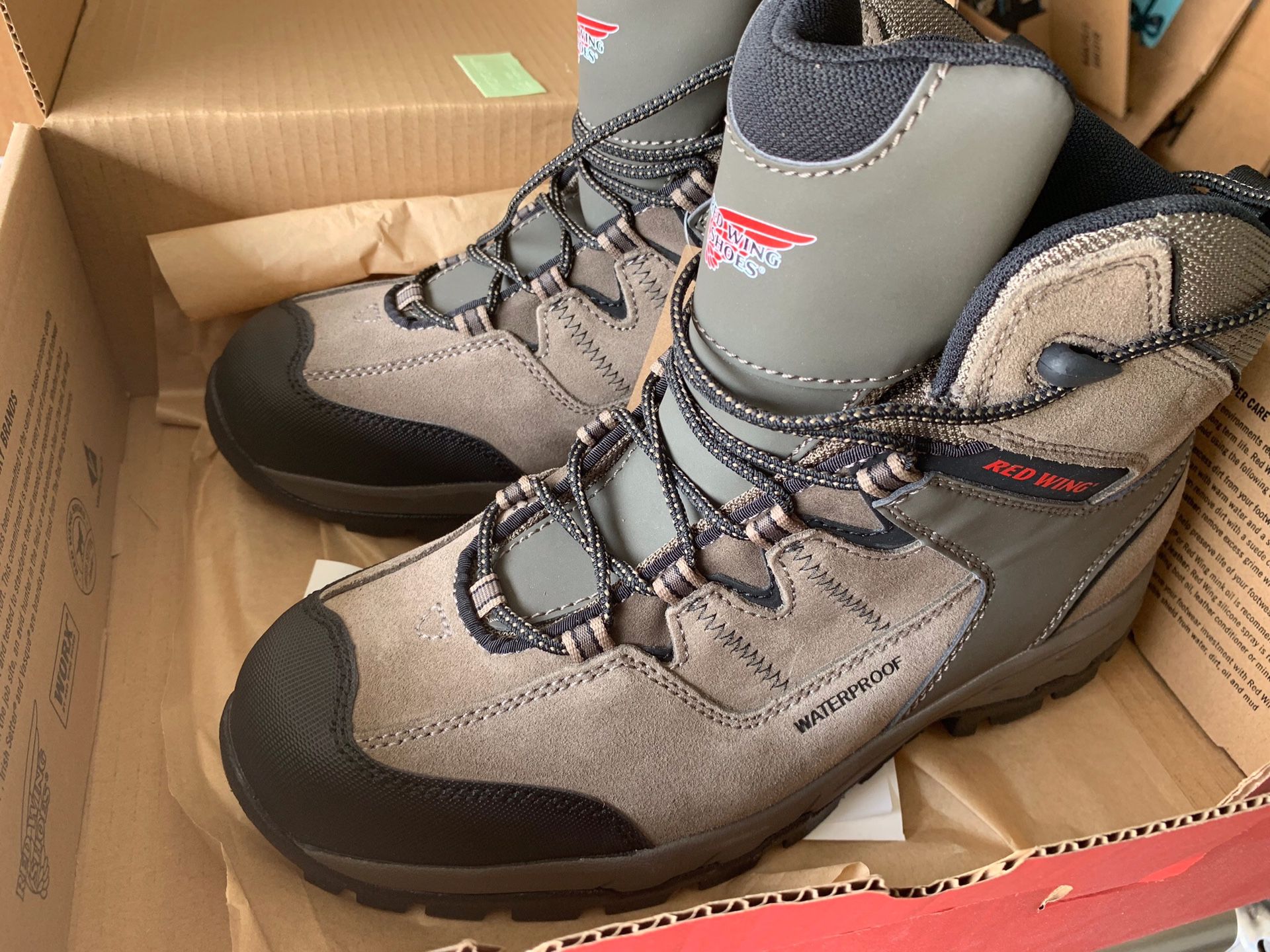 STYLE #6670 MEN'S TRUHIKER 6-INCH HIKER BOOT (New Never Worn) includes box