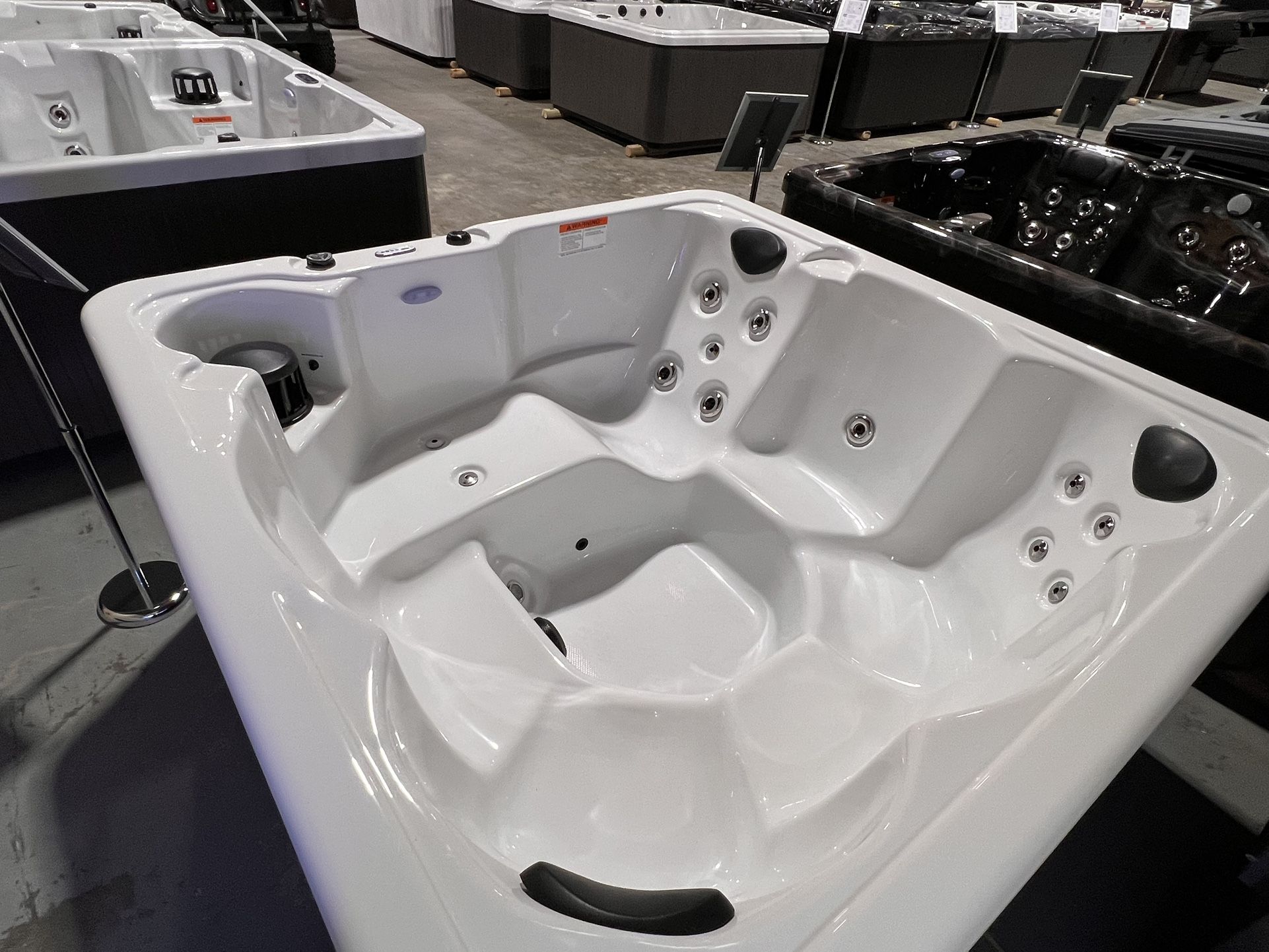 Beautiful New 110v Hot Tub With 19 Amazing jets For sale!
