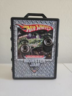 *Rare* Hot Wheels Monster Jam Case & 15 Trucks