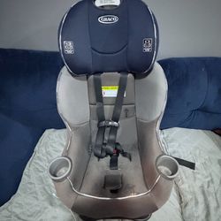 Gently Used Child Car Seat – Clean & Safe