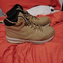 Size 11 US Nike boots