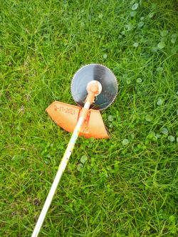 Weedeater with razor