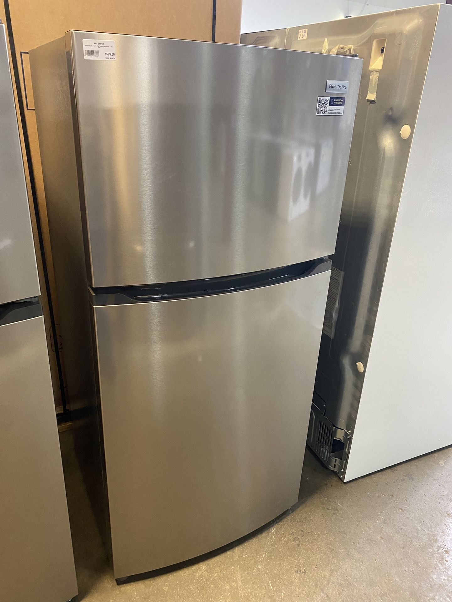 Frigidaire FFHT1425VV 28 Inch Top Freezer Refrigerator