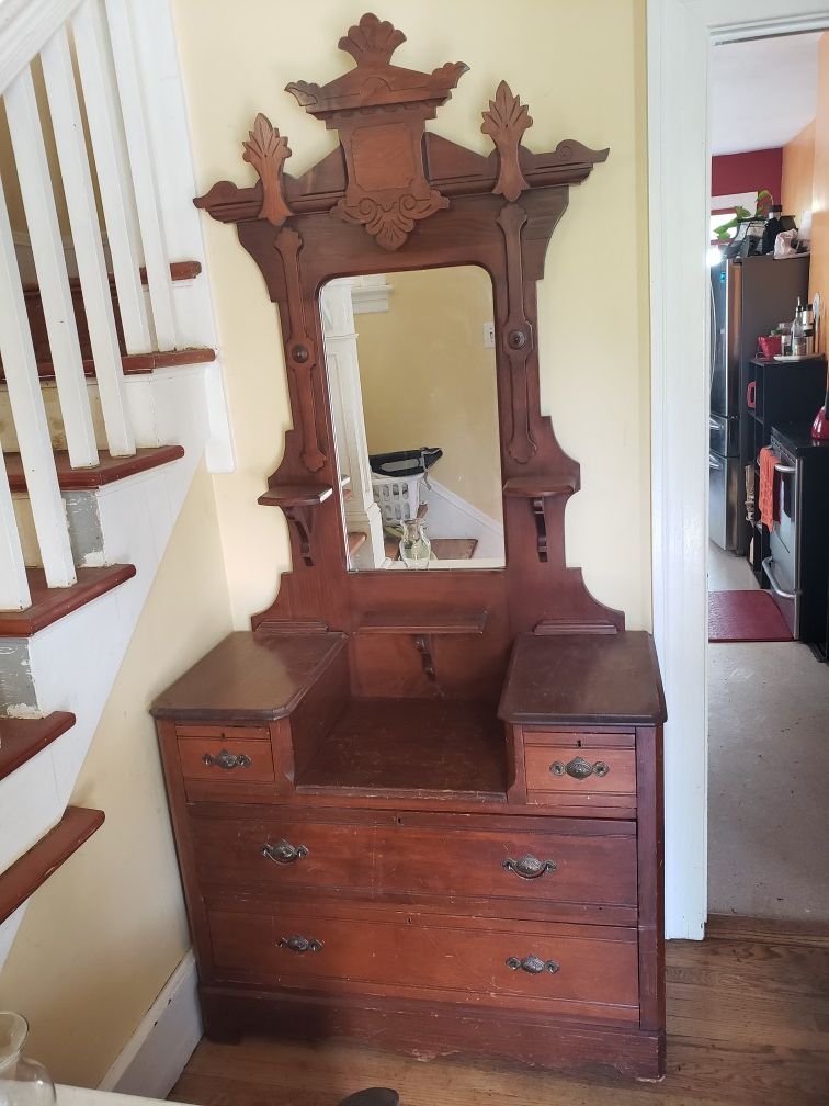Ornate Victorian Gentleman's Dresser Vanity