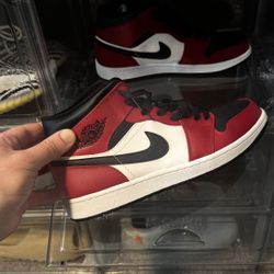 Air Jordan 1 Mid Chicago Black Toe - Size 12 