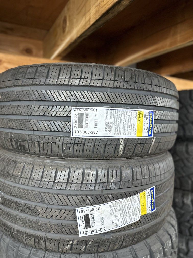 285/45/22 Goodyear Eagle Touring new set