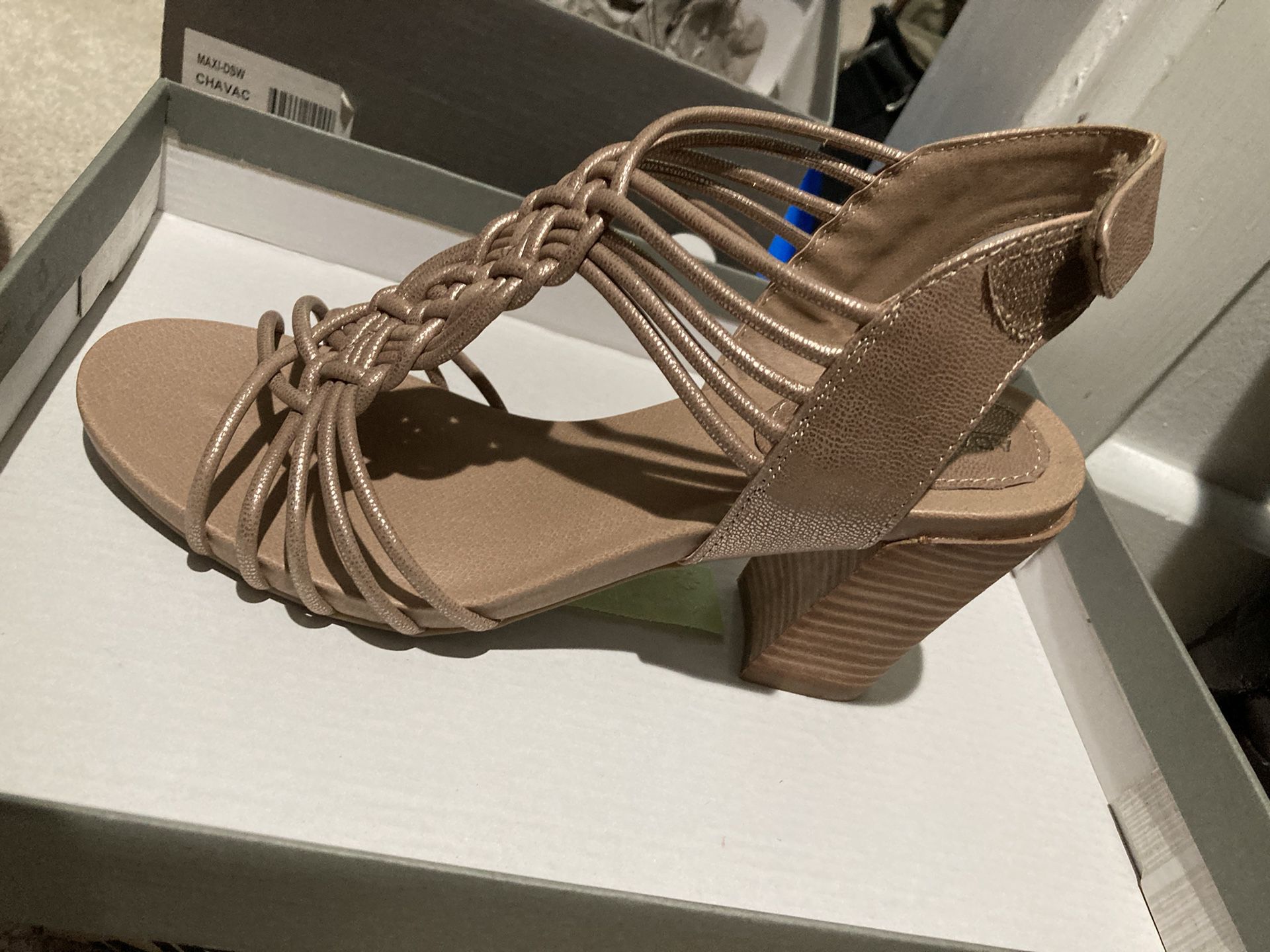 brand new size 7 copper ADAM TUCKER chunky heel women’s sandals 