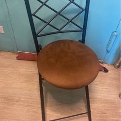 medium stool with back