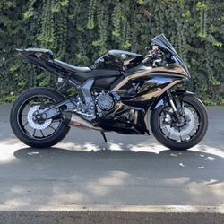 2022 Yamaha R7 Low miles, 2nd owner 