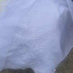 Small Wedding Dress  Never Been Worn  Size 4