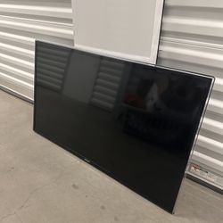 40in Samsung Smart TV + Apple TV