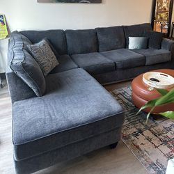 Sectional (Left-Arm Chaise Sectional Sofa)