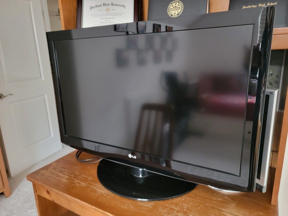 37" LG TV