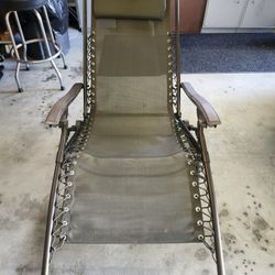 Folding Zero-gravity Lounge Chairs