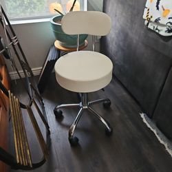 Artechworks Rolling Chair