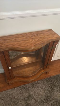 Doll floor cabinet