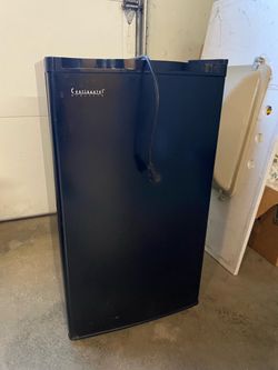 3.1cu ft Mini fridge with freezer