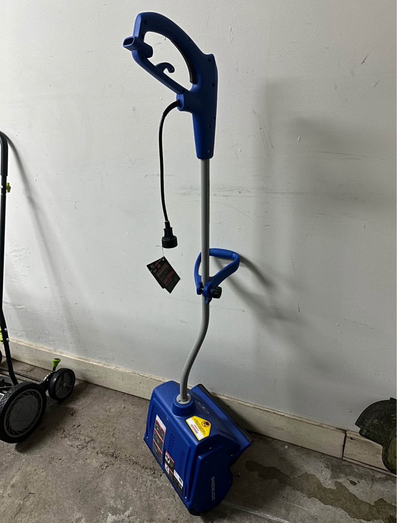 Snowjoe corded snow shovel