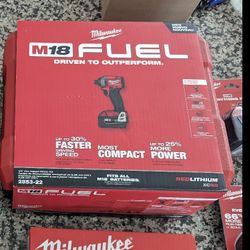 Milwaukee M18 Fuel 1/4" Hex Impact Driver Kit