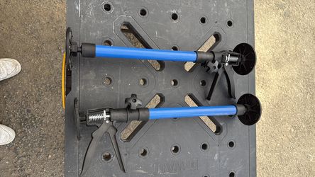 Cabinet jacks