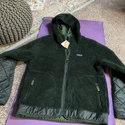 Patagonia jacket medium size – men’s (brand NEW)