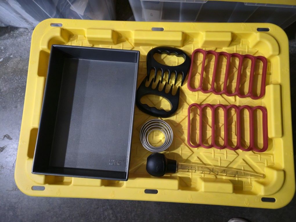 13” x 9” Roast Pan, Silicone Roasting Racks, Turkey Baster, 5 Pieces Biscuit Cookie Cutters Set