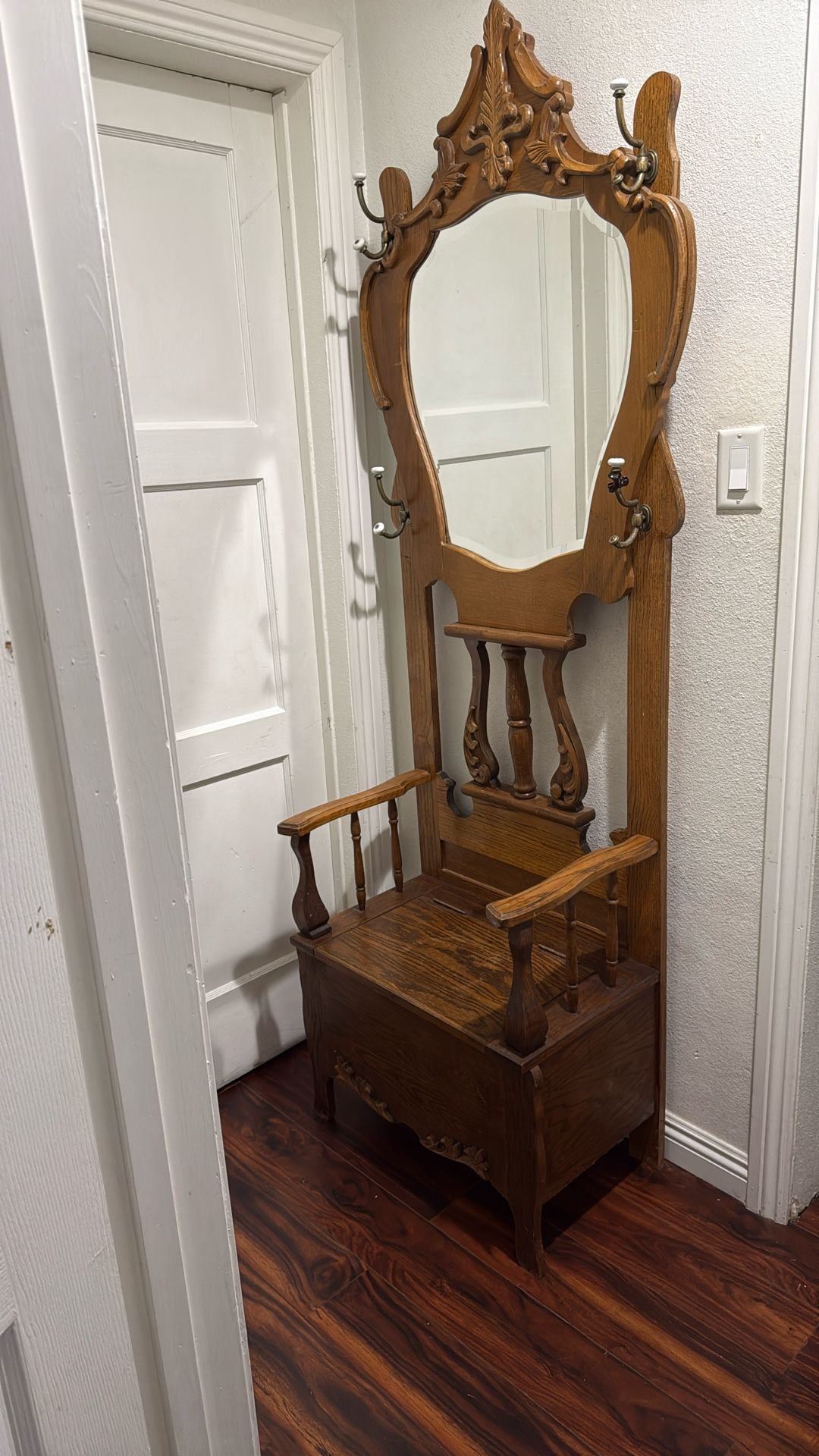Beautiful Hall tree Bench With Storage