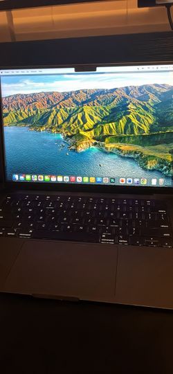 MacBook Pro  14 in. 18 gb. (M3)