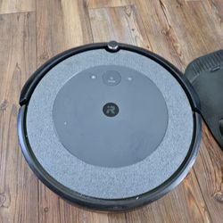 Roomba i3+ Self-Emptying Vaccuum 