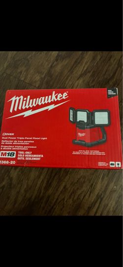 Milwaukee m18 light NEW/NUEVA 120$ 4,500 LUMENS