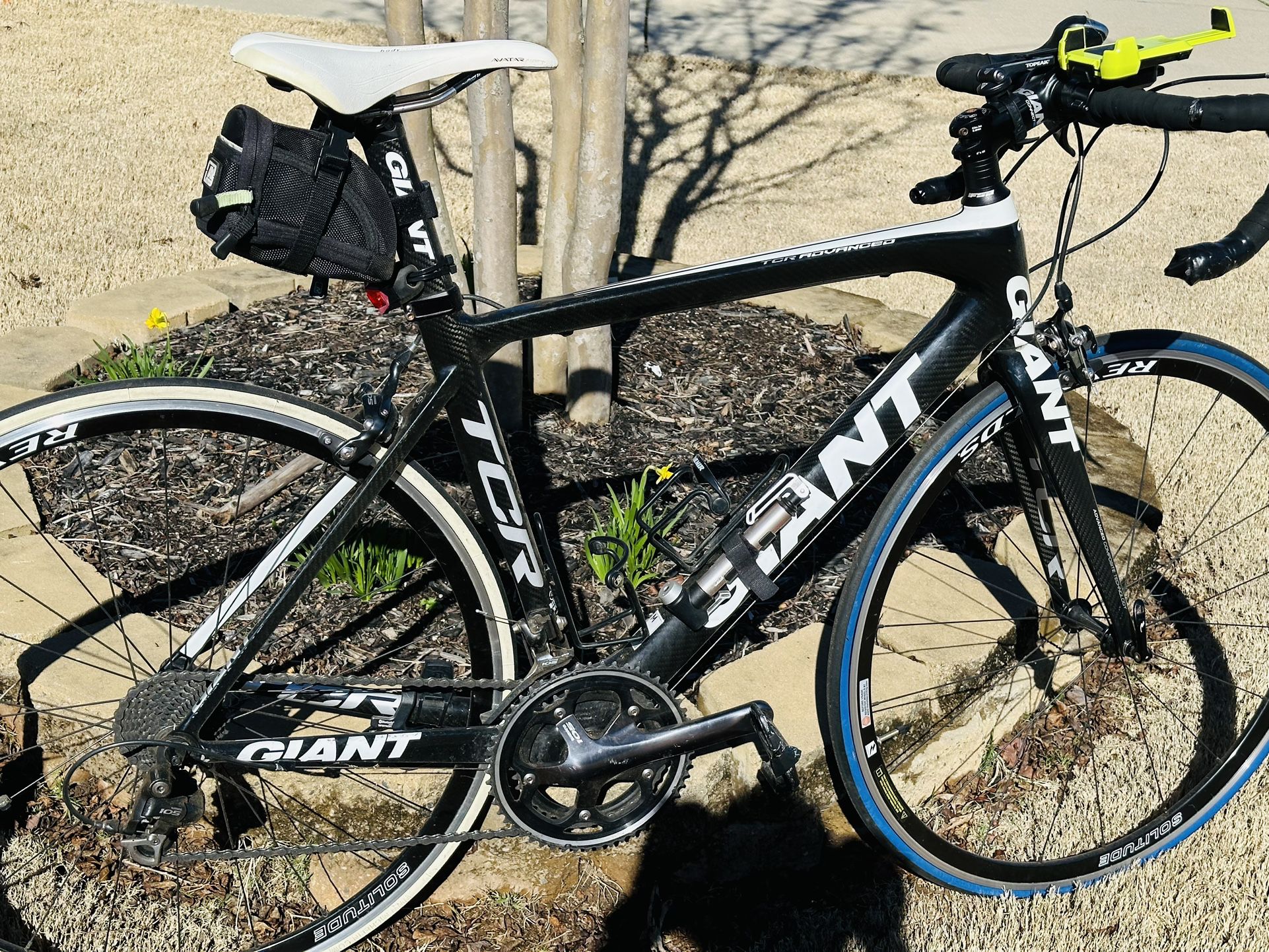 2013 used Medium Giant TCR Advanced road bike, suitable for riders between 5’7”-5’11”