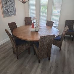 Beautiful 6ft Solid Wood Dining Table With 6 Rattan Chairs