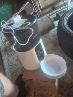 Pet Feeder Great Condition 20$