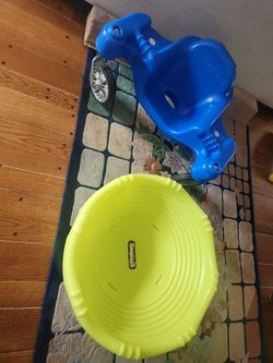 TWO Simplay3 Toys