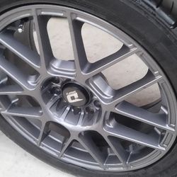 Wheel 17 5 Lugs Universal Like New 
