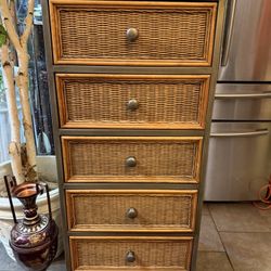 Well Made Solid Wood Metal Dresser With 5 Drawers 