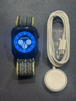 Apple Watch Series 7 GPS 45mm os26 88% Battery w/ Charge Cable (Nike Band)
