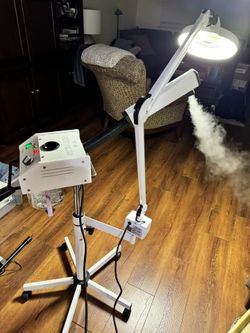 Estheticians!Paragon Facial Steamer With Mag Light