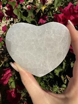 Selenite Heart Charging Plate