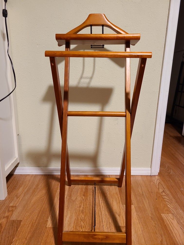  Men's Wooden Suit Valet Stand