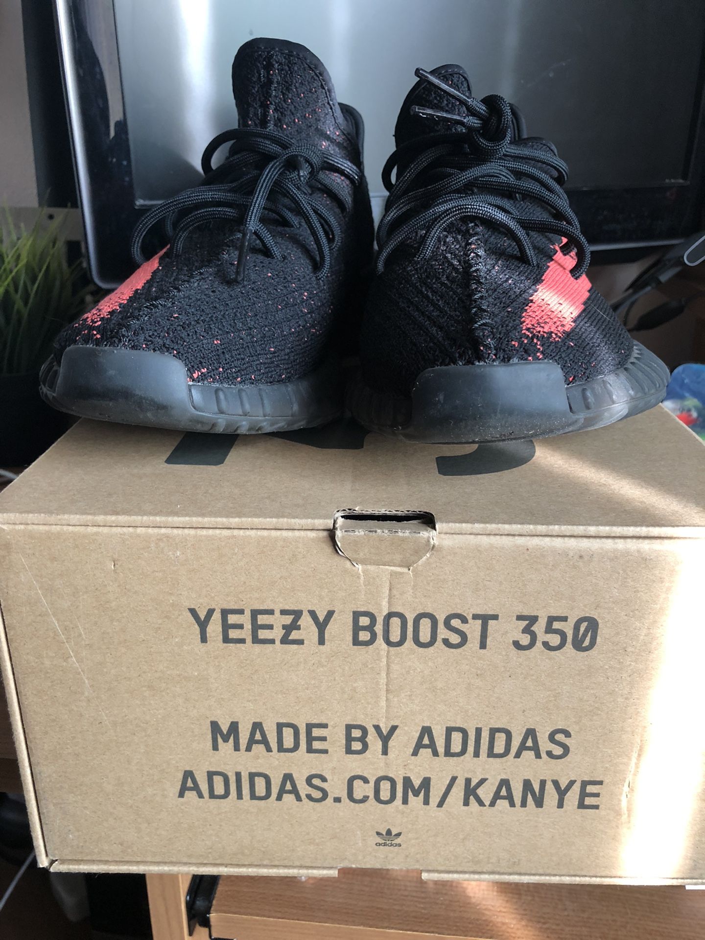 Adidas Yeezy Boost 350 V2 Core Black Red Size 10.5 Used
