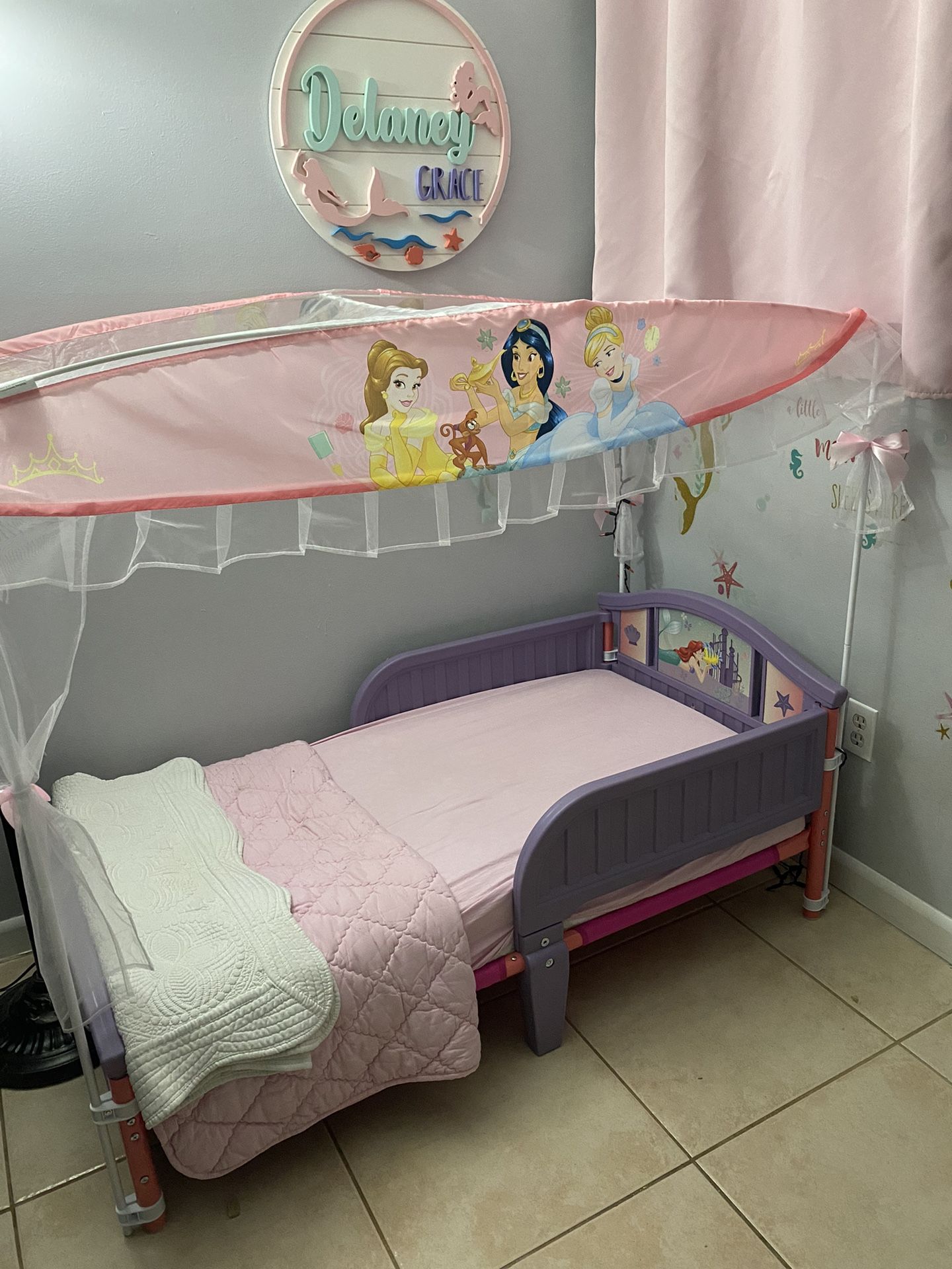 Like New Disney Princess Toddler Bed And Mattress