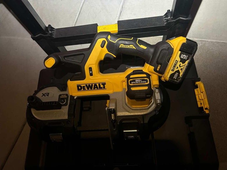Dewalt Bandsaw 20V With Battery 