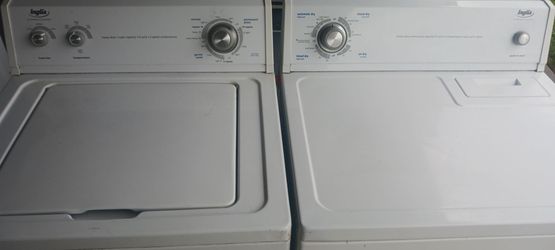 White Whirlpool/ Inglis washer and electric dryer set.