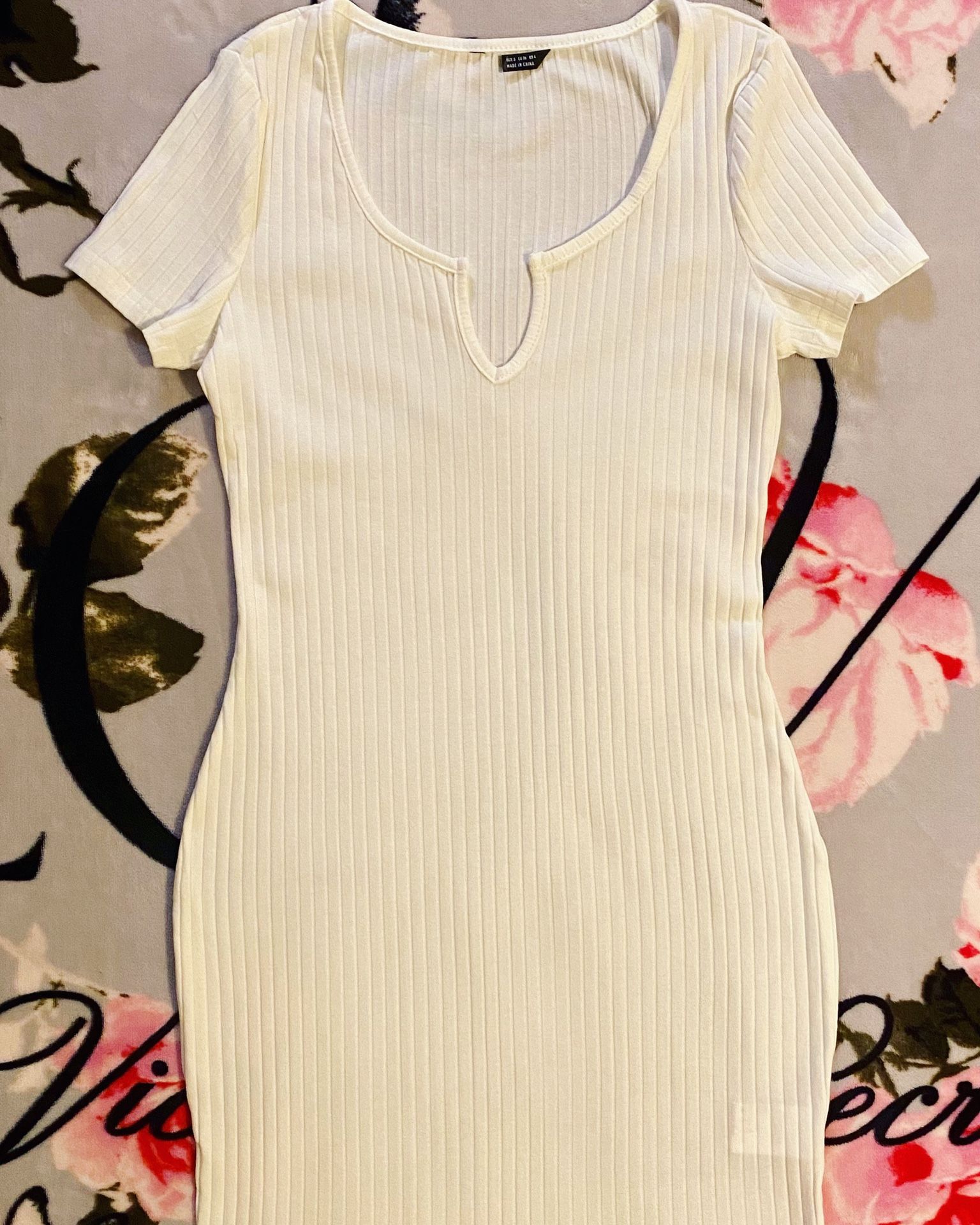 White Above The Knee V-Neck Sundress🌻