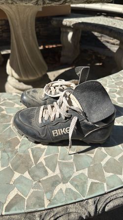 Bike Kids Sz1 Baseball Cleats