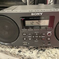 Sony ZS-RS60BT CD Boombox Bluetooth AM/FM USB Audio System Test Pre-owned