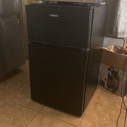 Mini Galanz Refrigerator Works Amazing 