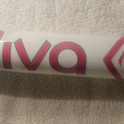 Louisville Slugger Diva Girls Youth Model FPDVD115-20 29" Bat  -  Slightly Used 