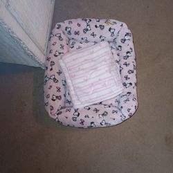 Small dog bed n blanket